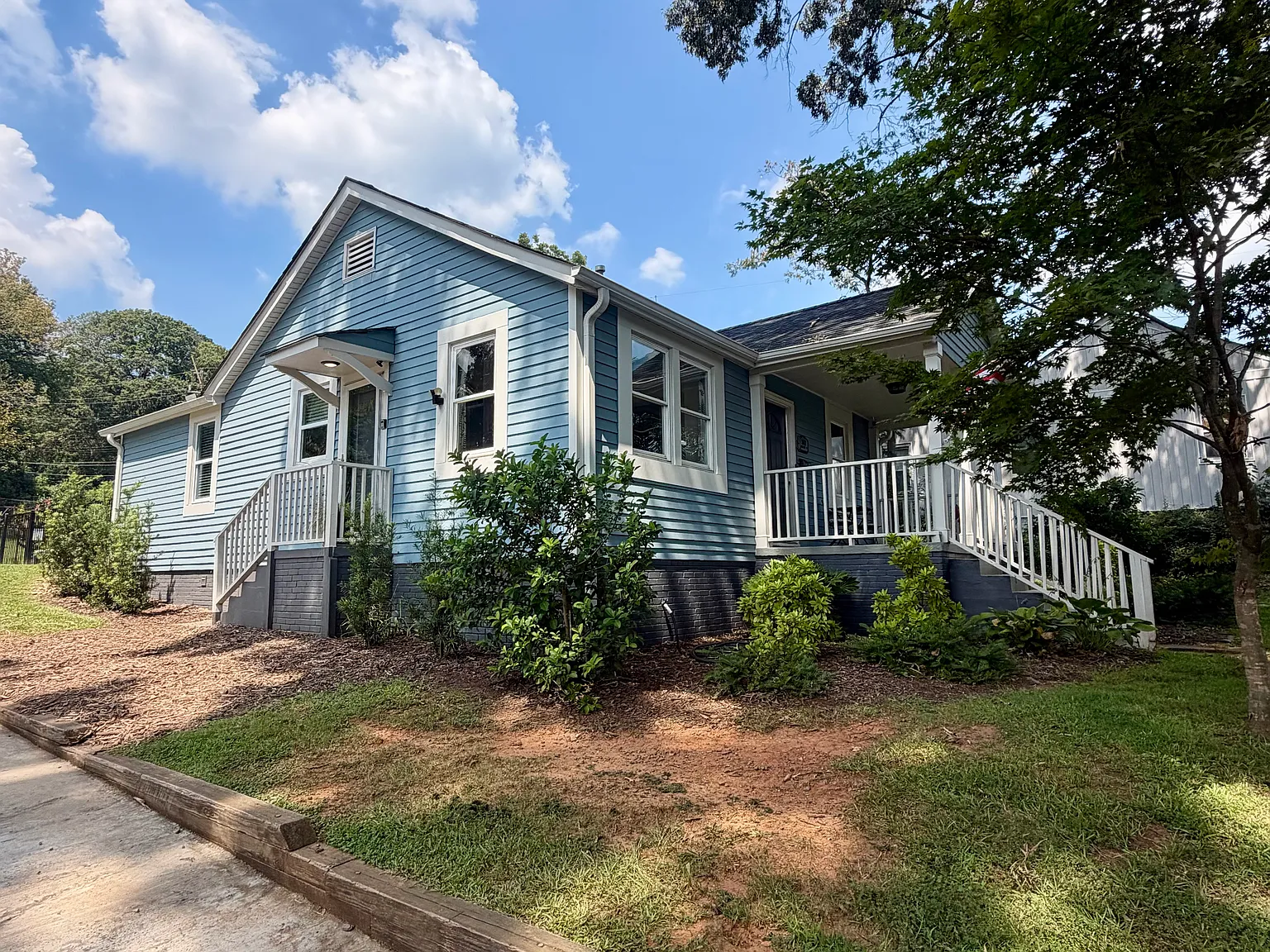 3 bed, 1050 sqft, $2,895 — Photo 2