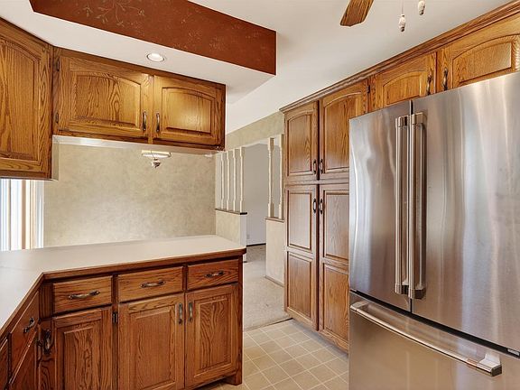 4th image of 2641 PARKWAY COURT