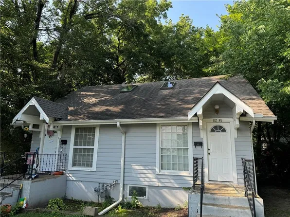 8238-8240 Overland Park Dr, Overland Park, KS 66204