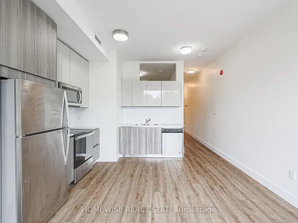 3020 Dundas St W #204, Toronto, ON M6P 1Z3