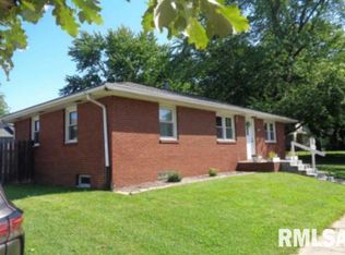 208 E Fast Ave, Mackinaw, IL