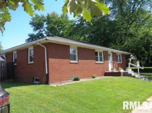 208 E Fast Ave, Mackinaw, IL 61755