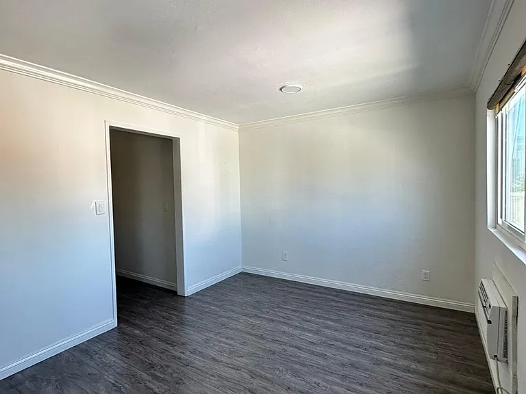 940 New Depot St #6 — Photo 2