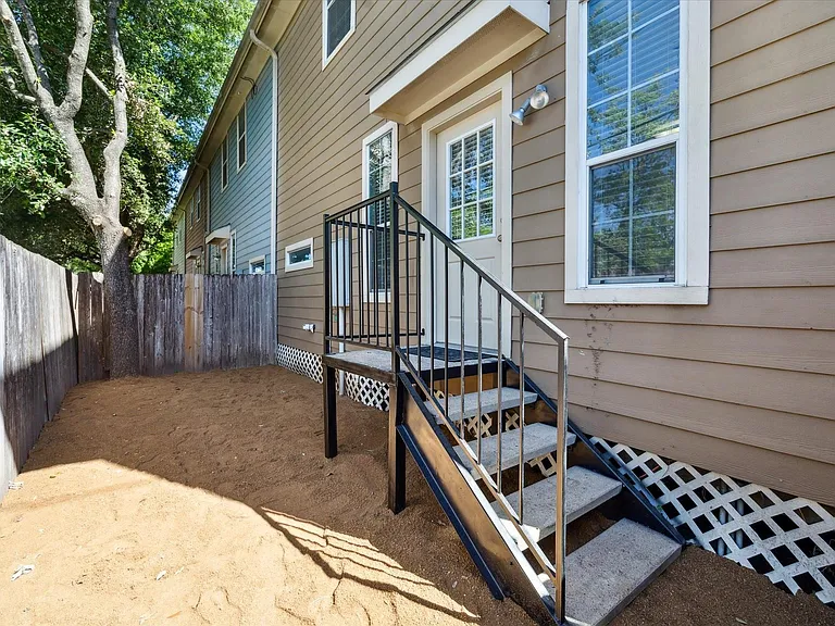 2624 Detering St — Photo 20