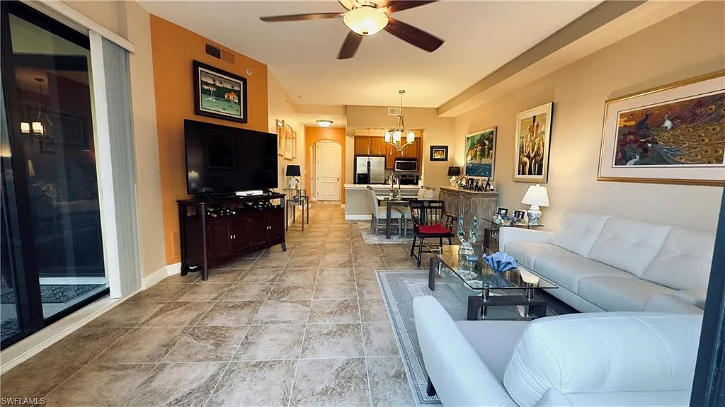 1 bed, 1.5 bath, 1005 sqft, $2,100 — Photo 3