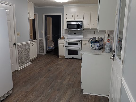kitchn from eating area