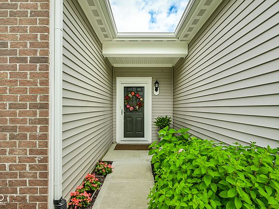2nd image of 16104 Loire Valley Dr