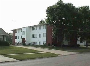 304 E 3rd St APT 4, Pella, IA 50219