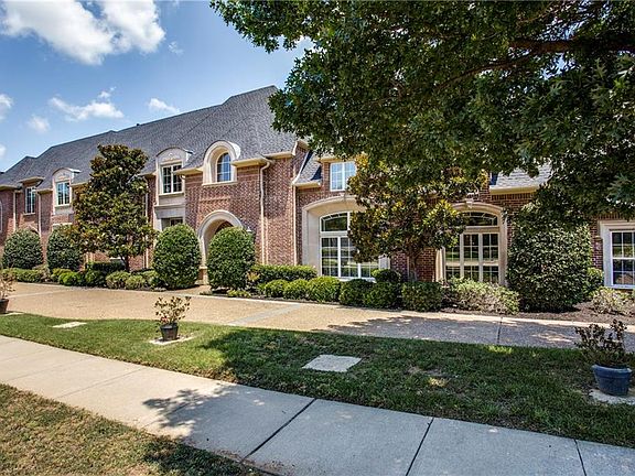 3rd image of 2428 Pelican Bay Dr