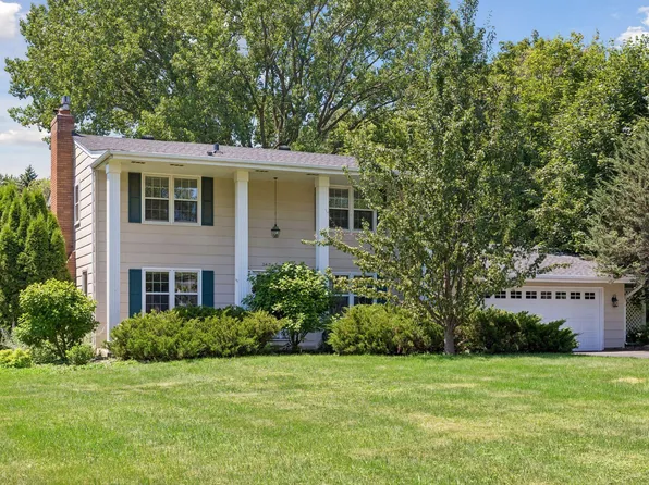 2415 Merrimac Ln N, Plymouth, MN 55447