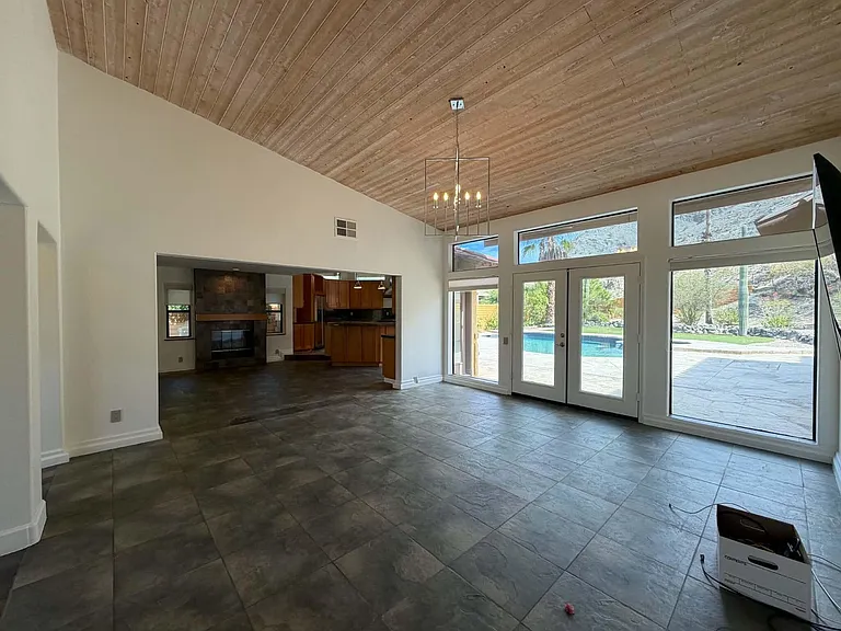 10 Venus Dr — Photo 34