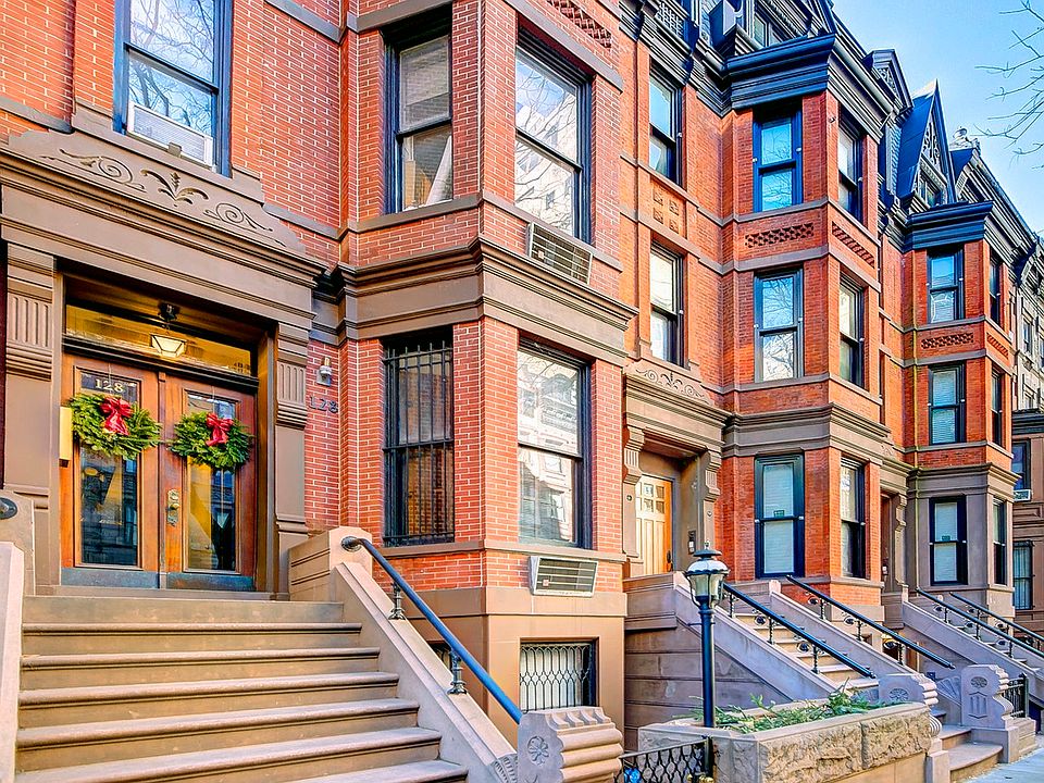 2nd image of 128 W 70th St APT 7