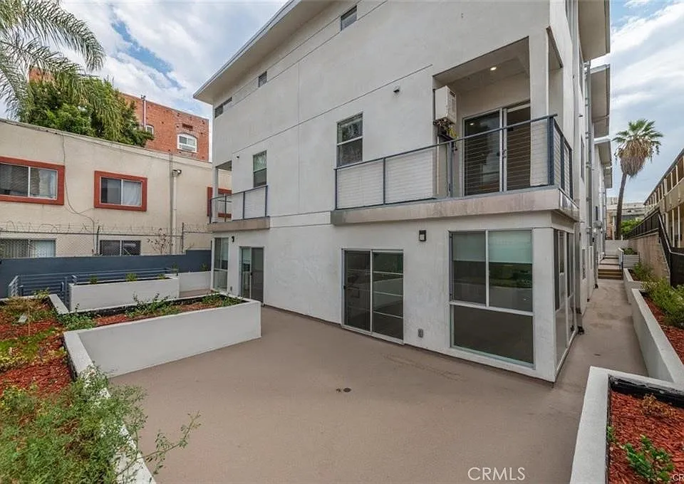 1245 N New Hampshire Ave #9