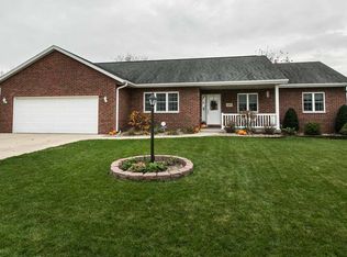 195 Redwood Dr SE, Cascade, IA 52033