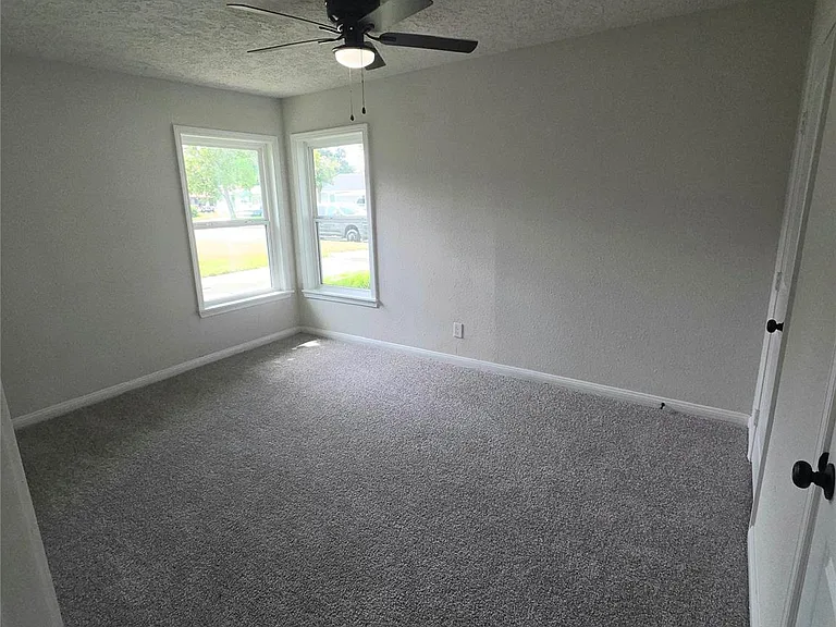 4931 Cosby St — Photo 9
