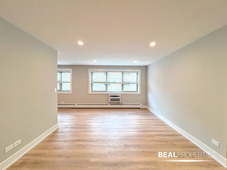 452 W Oakdale — Photo 37