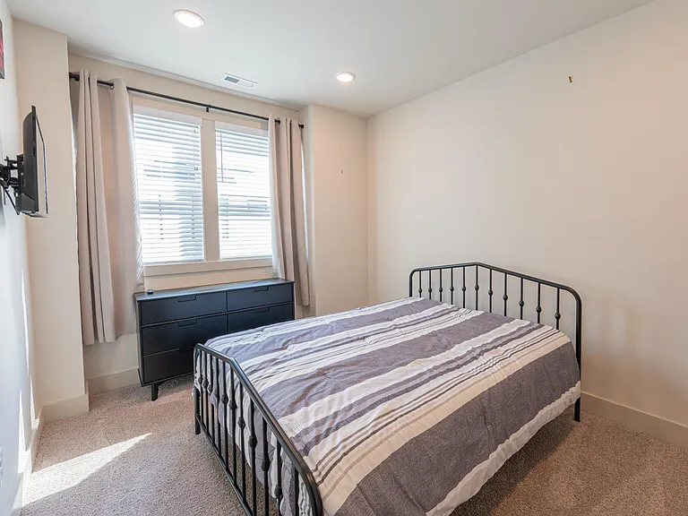 1112 Wesley Terrace Ave — Photo 17