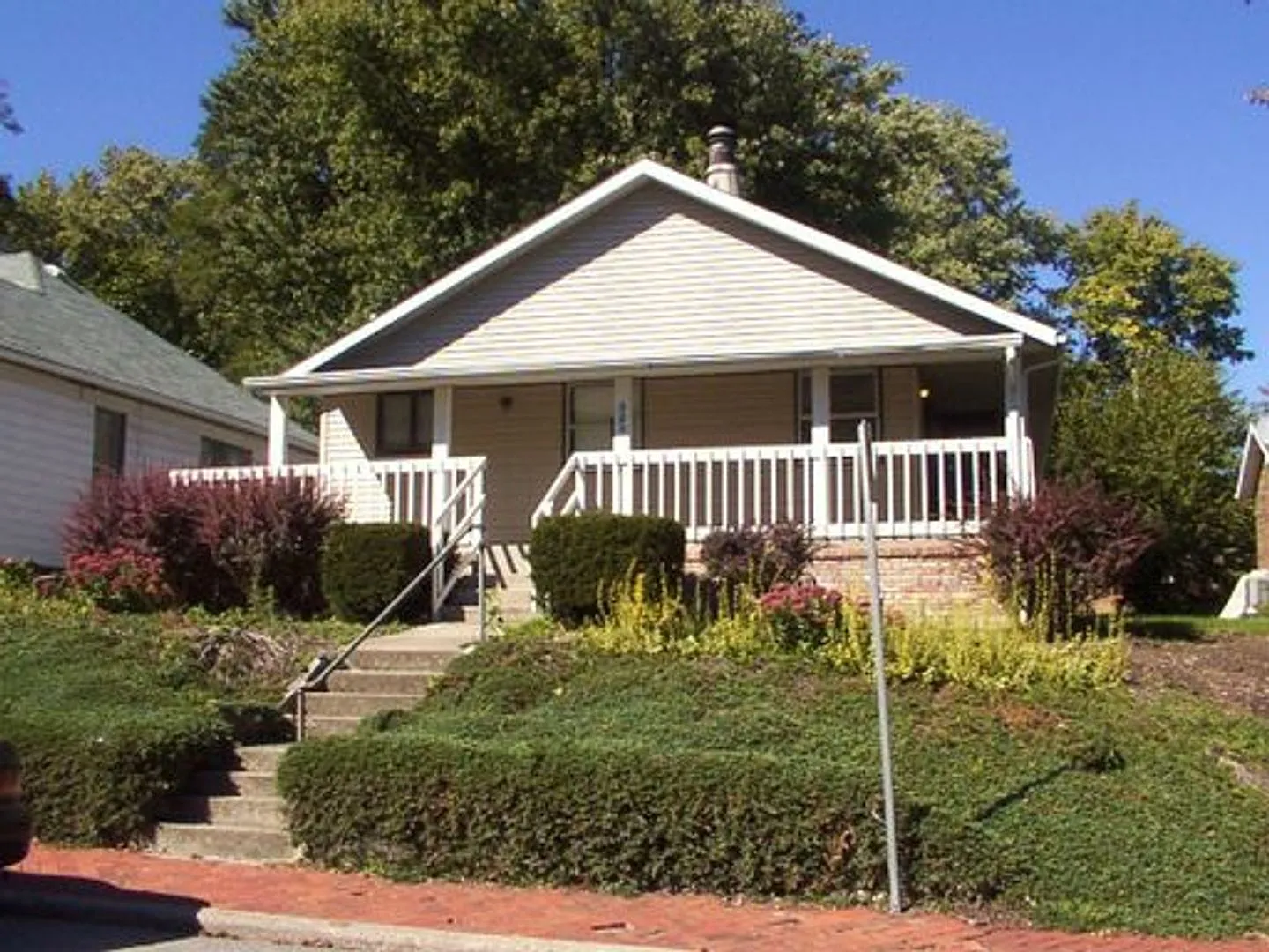 323 E Cottage Grove Avenue — Photo 1