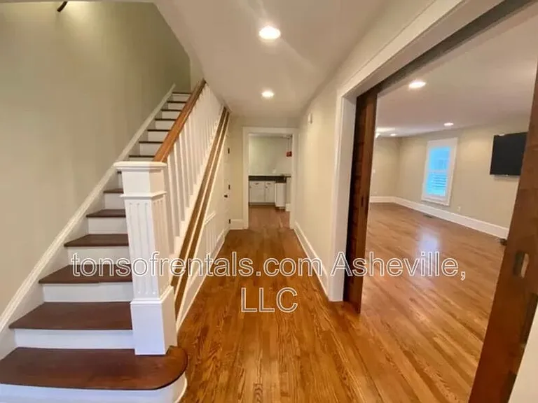 240 S Beaumont St — Photo 4