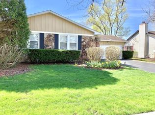 1575 Chesapeake Dr, Hoffman Estates, IL 60192