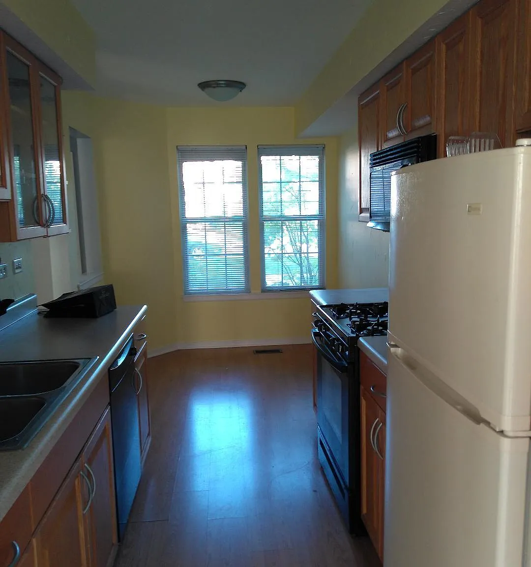 2 bed, 2.5 bath, 1175 sqft, $2,750 — Photo 2