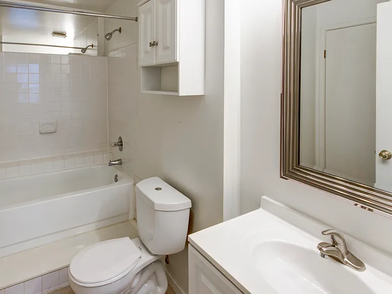Waterford Greens Apartments and Townhomes — Photo 6