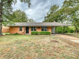 4006 Glenn Oaks Dr, Bryan, TX 77802