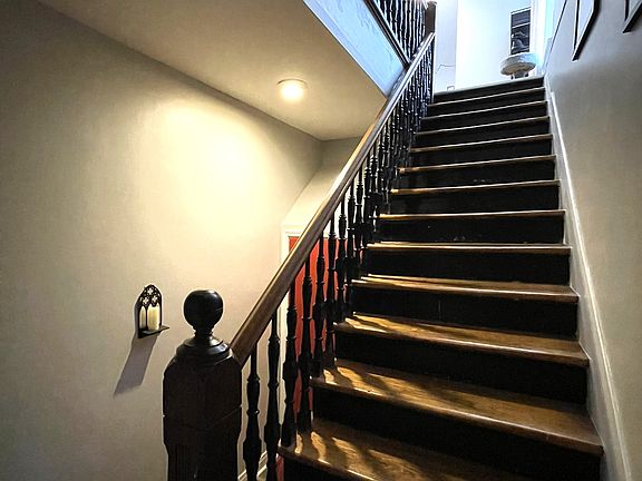 3rd image of 1256 N Bosworth Ave #3