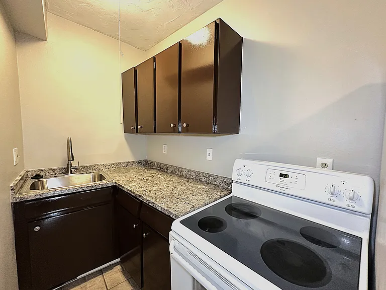 102 W Ida Ave #8 — Photo 2