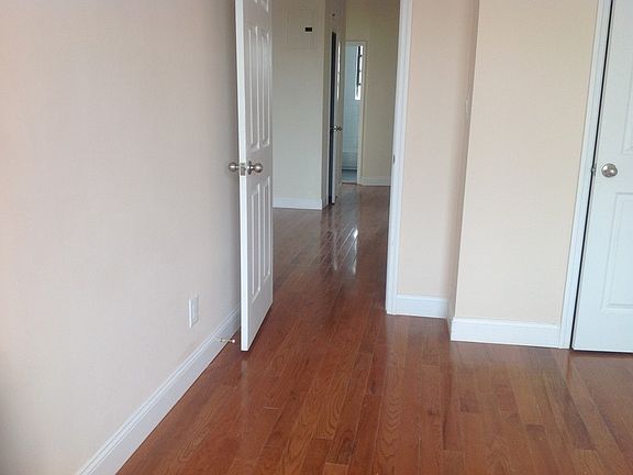 3rd image of 2409 28th St APT 41