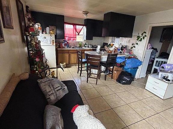 5th image of 615 Terrace St