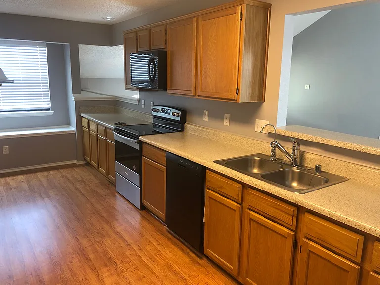 1002 Alameda Dr — Photo 5