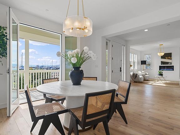 3rd image of 130 Loch Lomond Drive