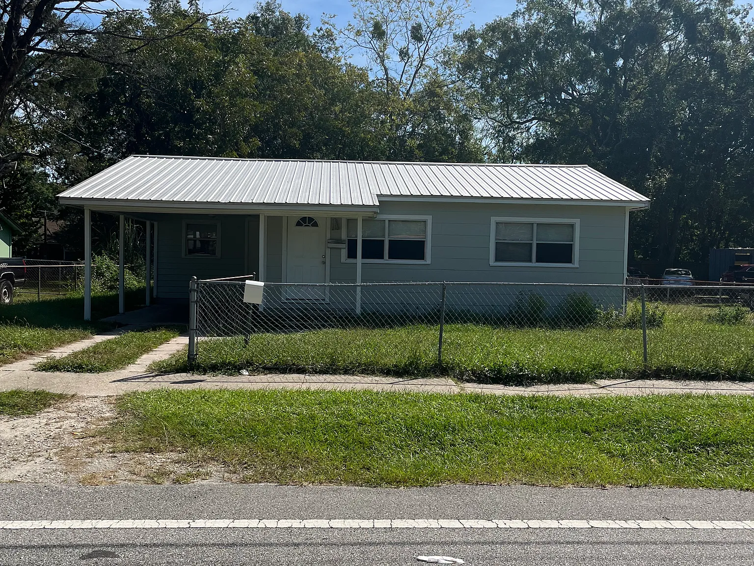 3 bed, 916 sqft, $1,000 — Photo 1