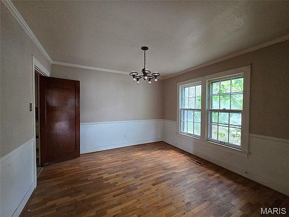 4th image of 211 W Olive St