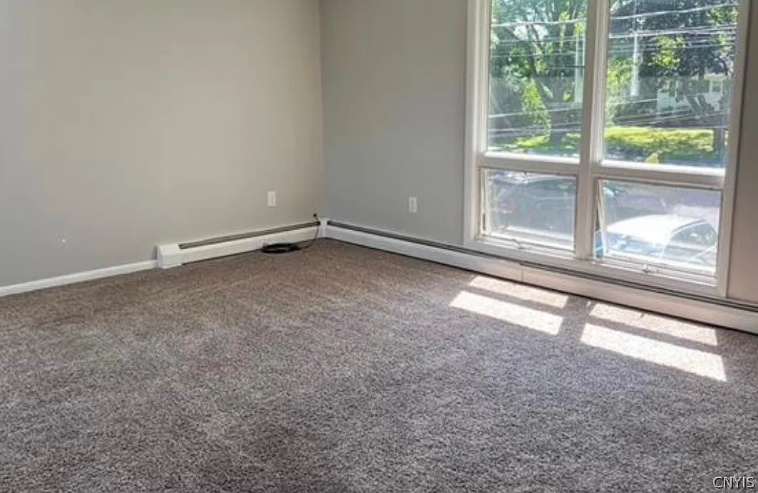 3 bed, 1.0 bath, 1144 sqft, $1,750 — Photo 2