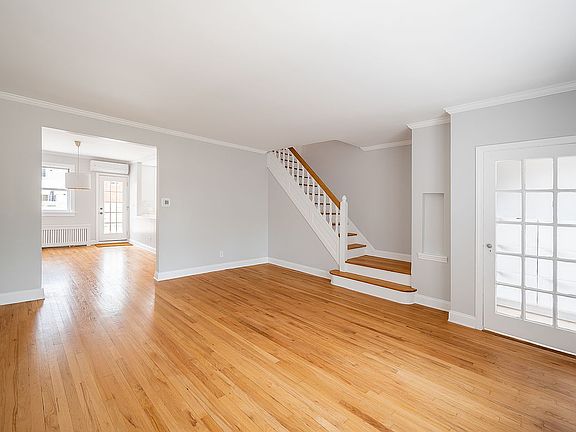 4th image of 2030 45th St