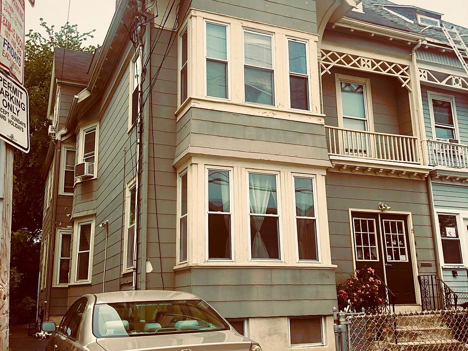 Front view - U1 in 3 family house
