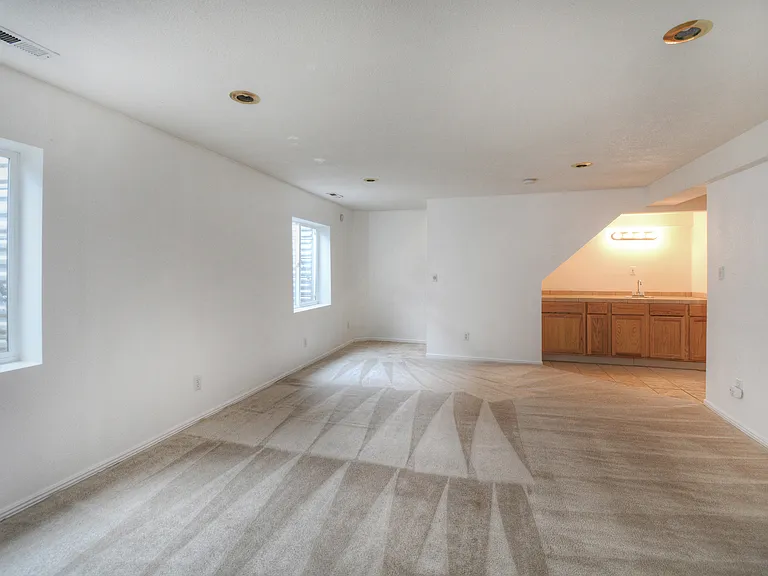 2024 Hibbard Ln — Photo 4