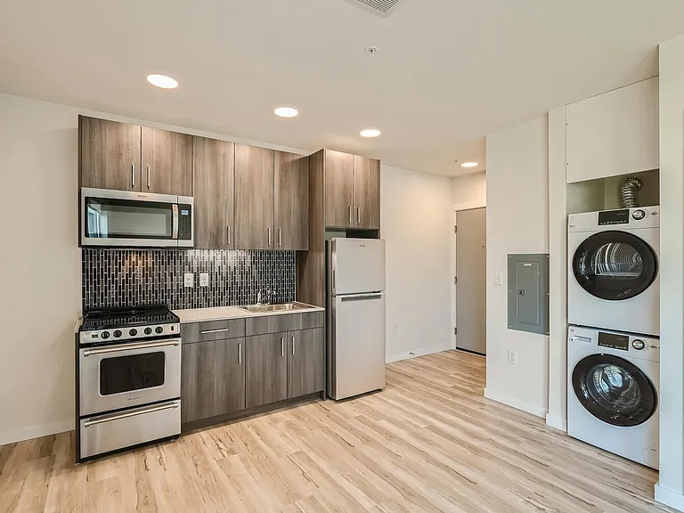 Welcome to AV Lofts! Beautiful views plus in-unit laundry! Up to 8 weeks free! — Photo 30
