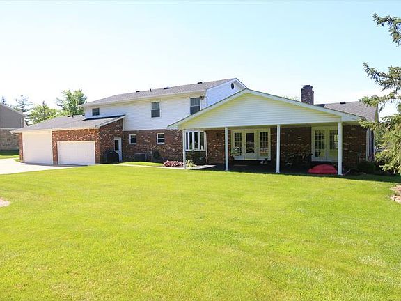 2nd image of 2458 Sir Douglas Dr