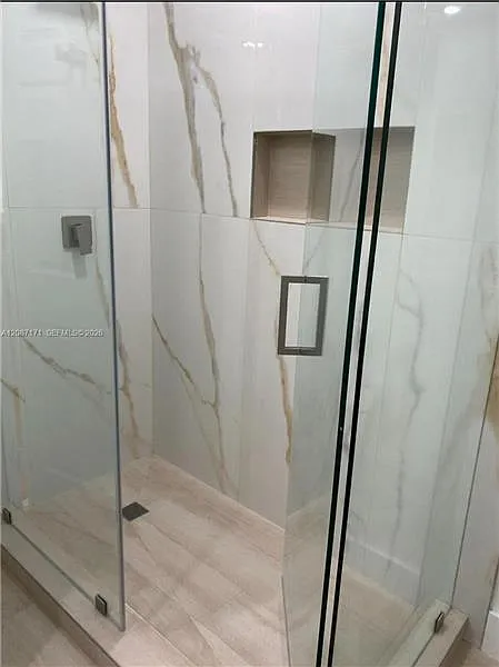 5 bed, 3.5 bath, 2230 sqft, $4,500 — Photo 2