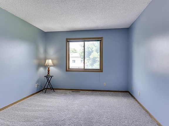5th image of 701 Parkside Dr