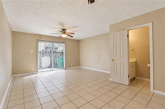 2 bed, 1.5 bath, 1100 sqft, $1,450 — Photo 3
