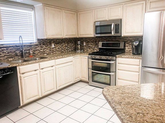 4th image of 4013 Shefflera Dr