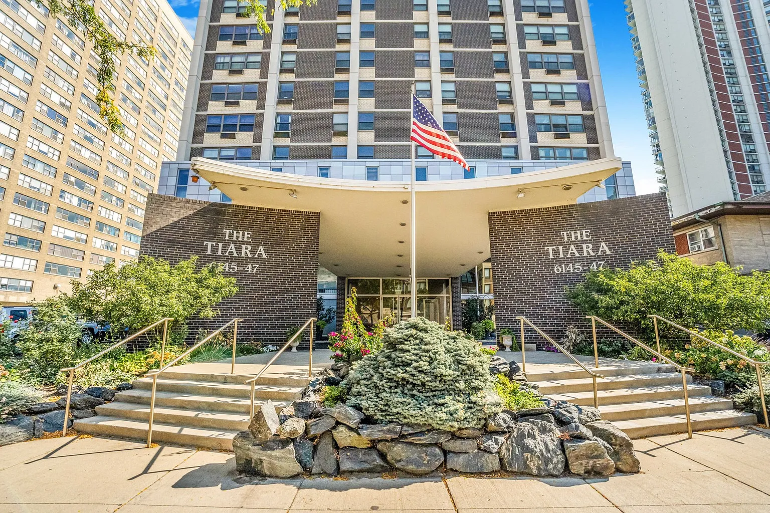 6147 N Sheridan Rd APT 27A photo 1