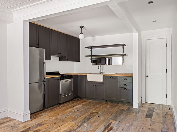 4th image of 121 Saint James Pl