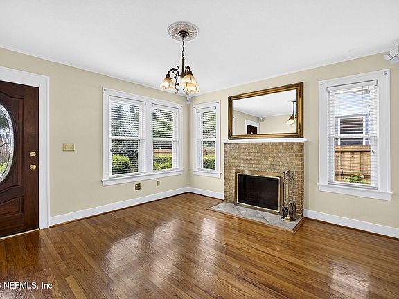 5th image of 3760 HUNTER Street