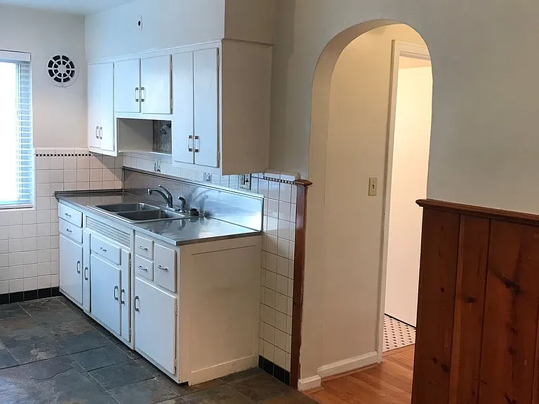 3834 Hyde Park — Photo 3