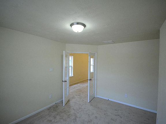 4th image of 2738 Donellan Dr